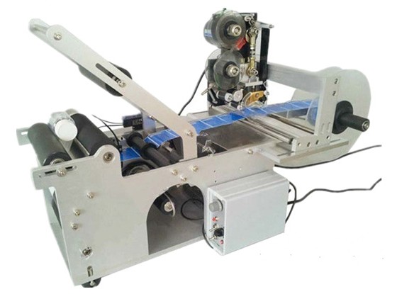 Półautomatyczna etykieta samoprzylepna na okrągłą butelkę z drukarką kodów